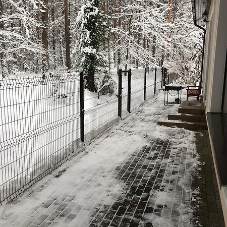 Guests House With Amazing Pool And Sauna Babīte 外观 照片