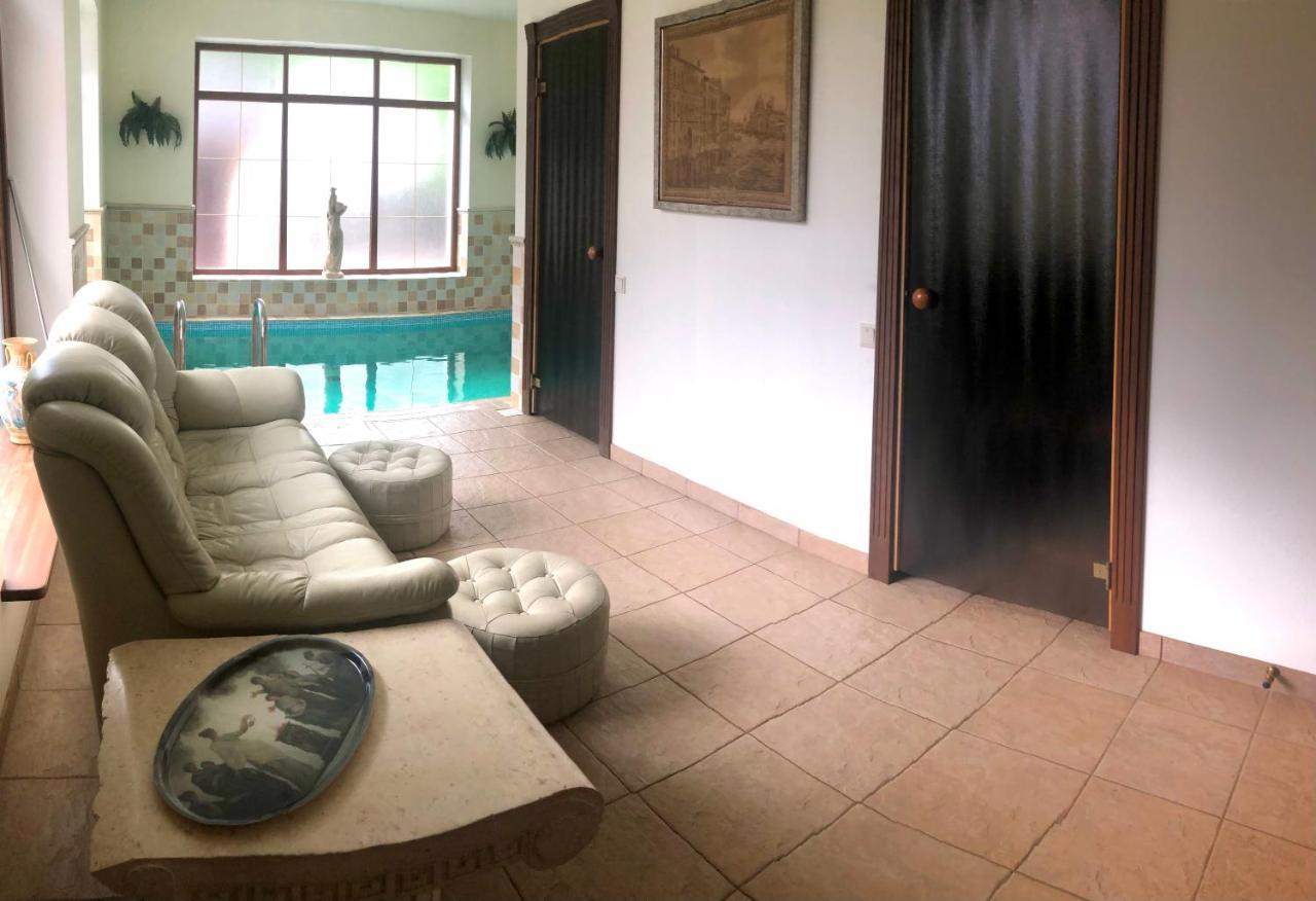 Guests House With Amazing Pool And Sauna Babīte 外观 照片
