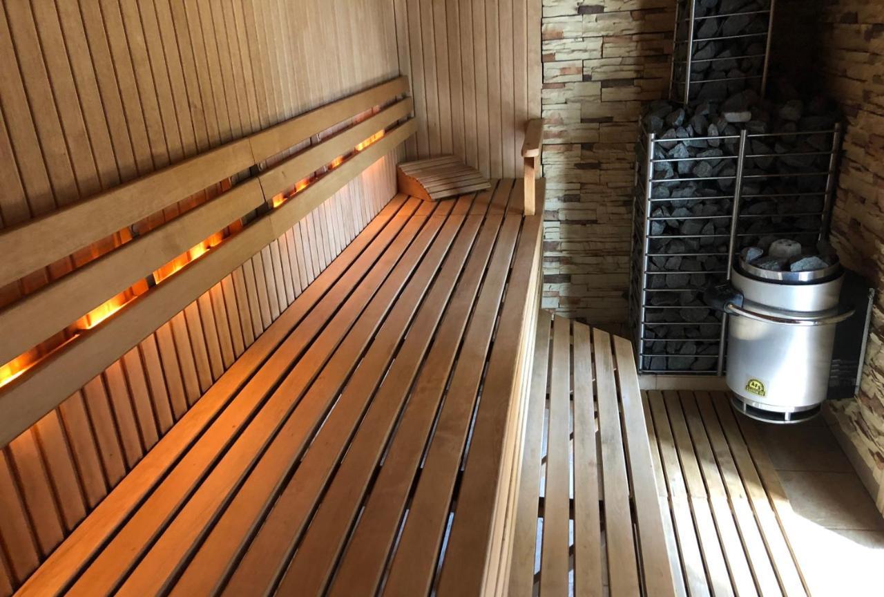 Guests House With Amazing Pool And Sauna Babīte 外观 照片